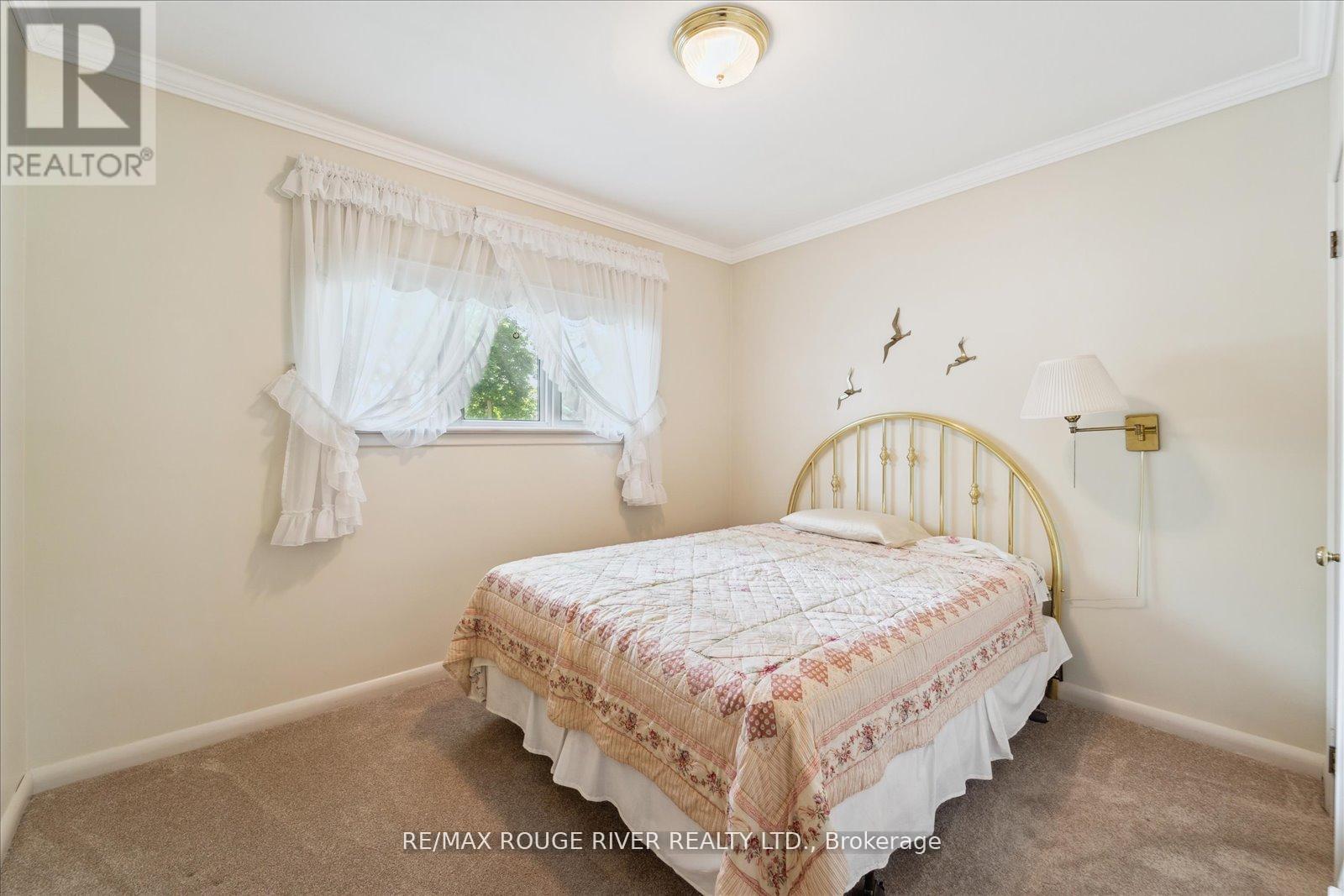 Photo 18 of 15 Westwood Drive, Whitby ON