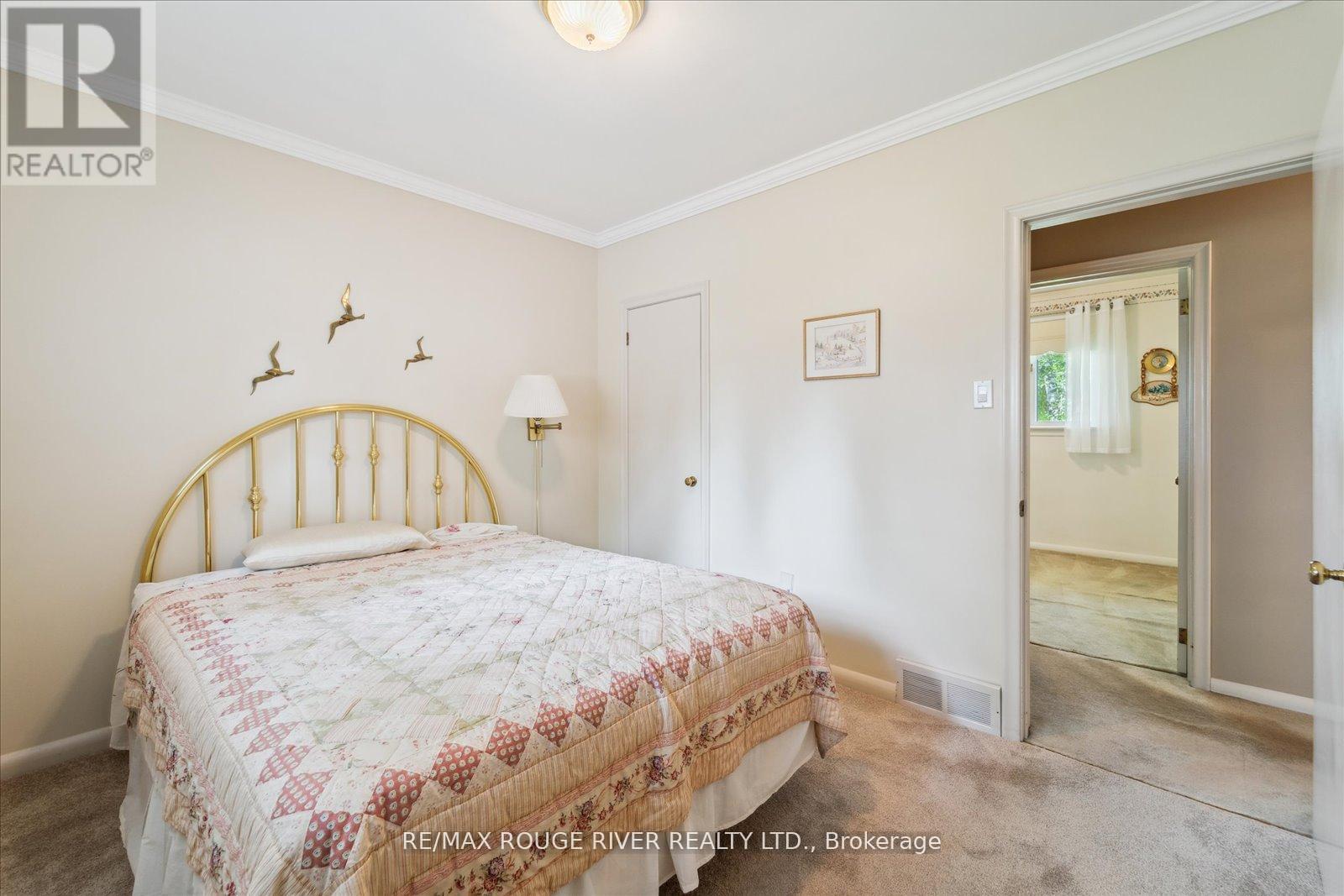 Photo 19 of 15 Westwood Drive, Whitby ON