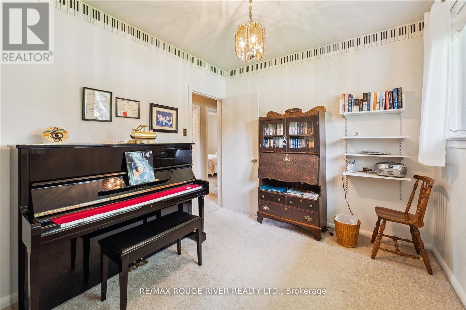 Photo 20 of 15 Westwood Drive, Whitby ON