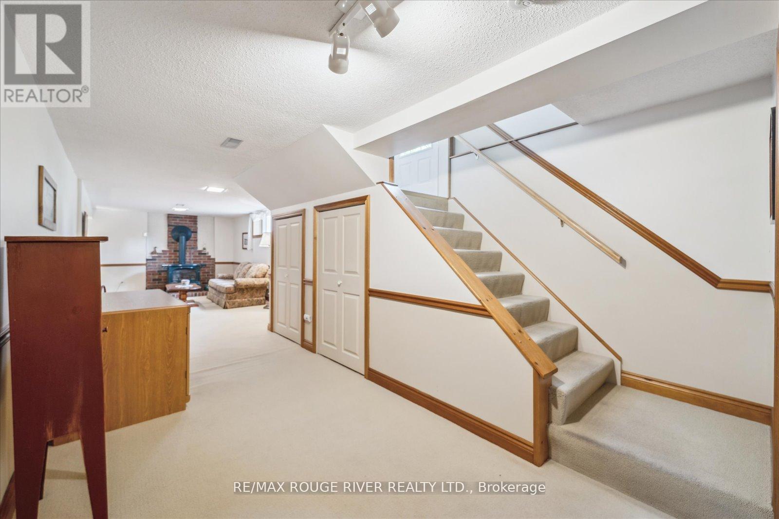 Photo 24 of 15 Westwood Drive, Whitby ON