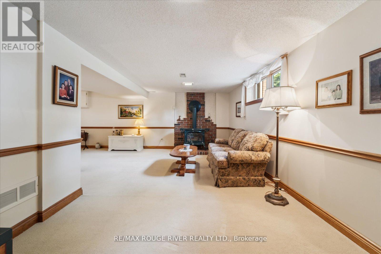 Photo 26 of 15 Westwood Drive, Whitby ON