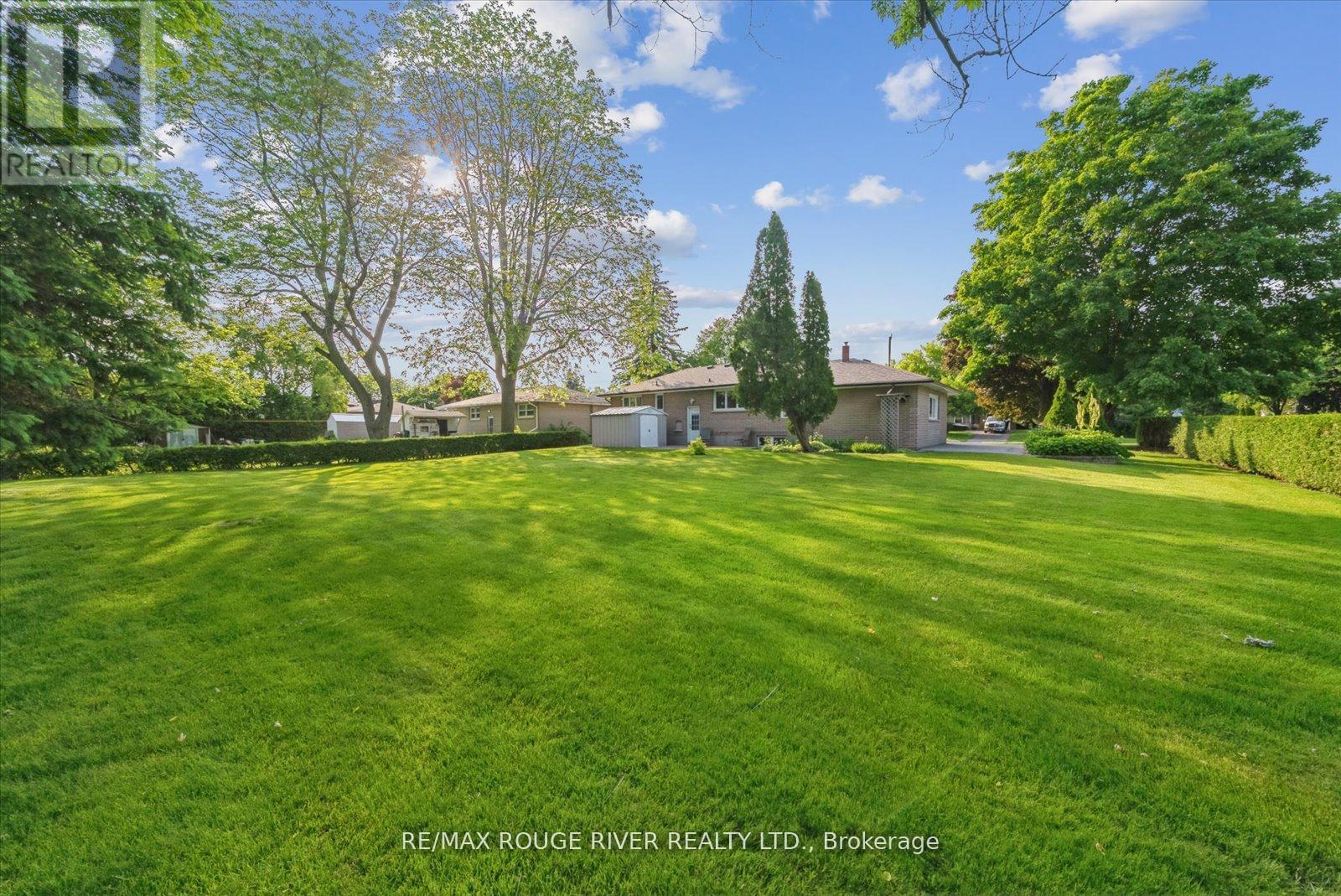 Photo 32 of 15 Westwood Drive, Whitby ON