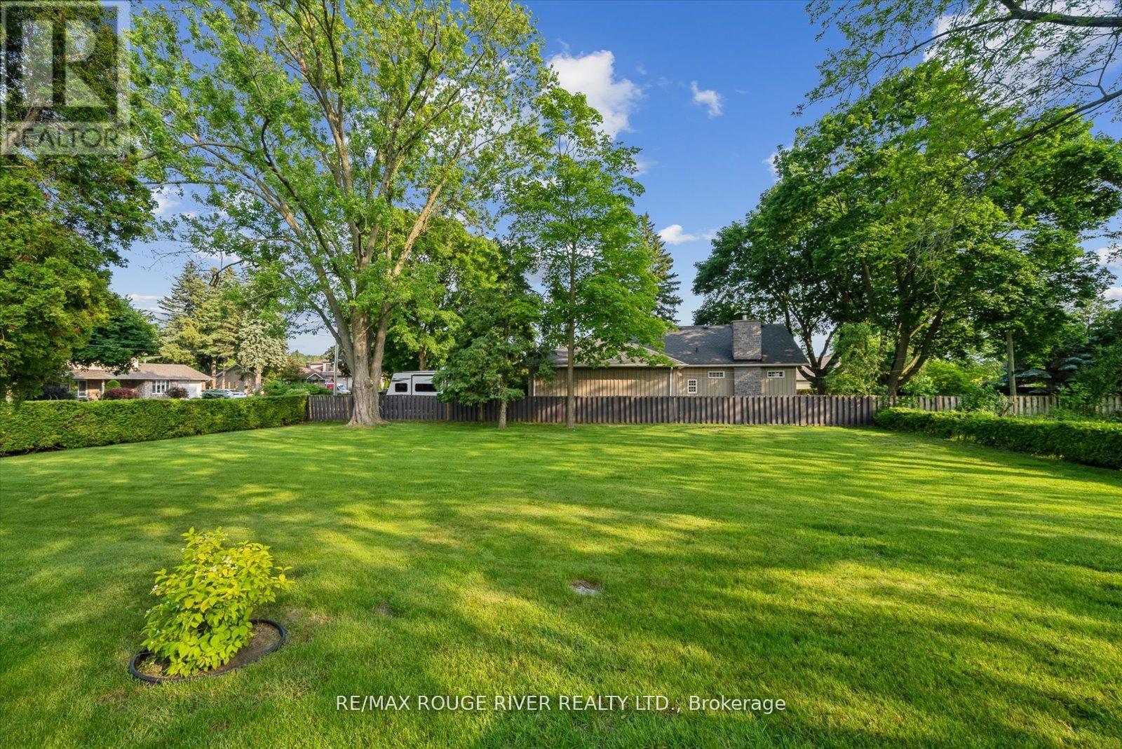 Photo 34 of 15 Westwood Drive, Whitby ON