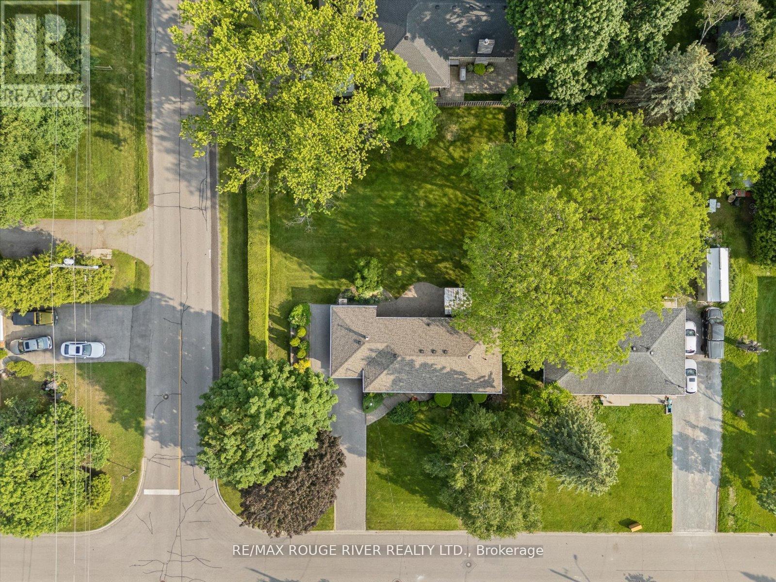 Photo 36 of 15 Westwood Drive, Whitby ON