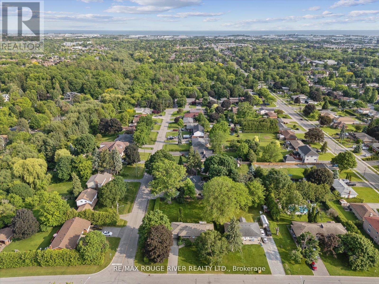 Photo 38 of 15 Westwood Drive, Whitby ON