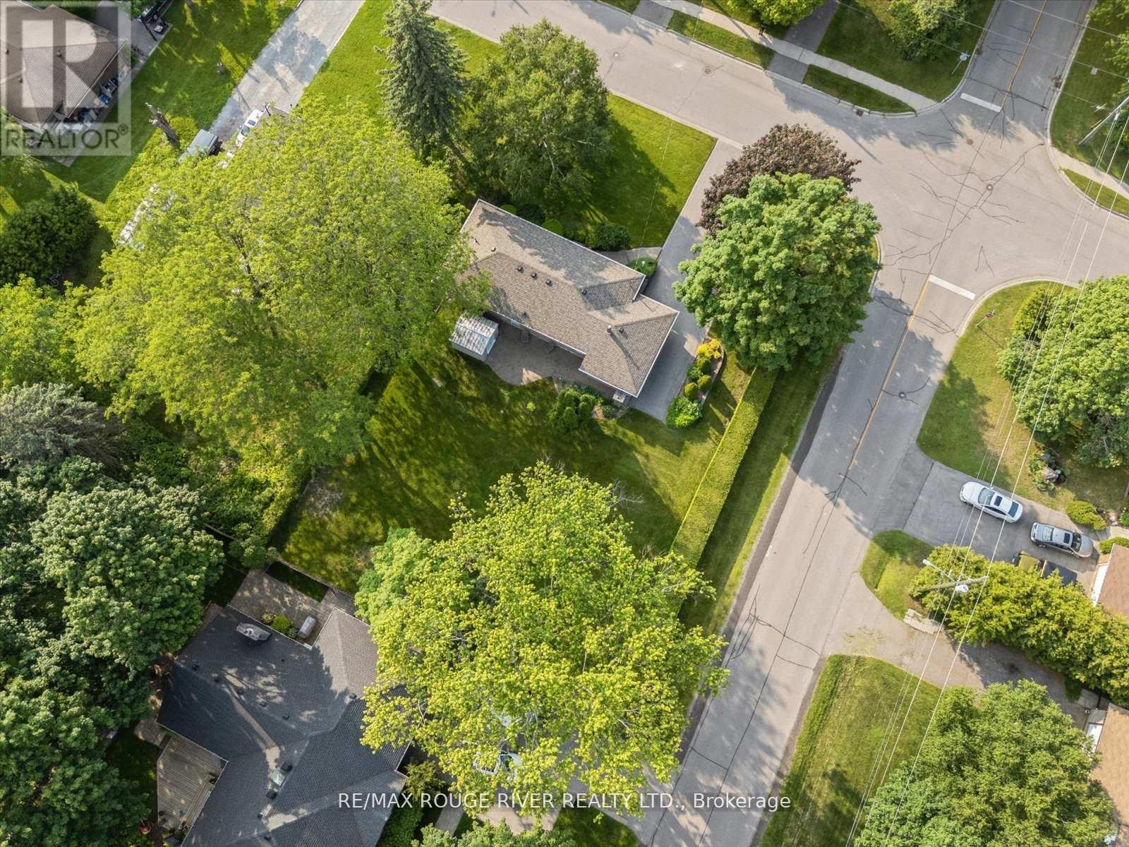 Photo 40 of 15 Westwood Drive, Whitby ON
