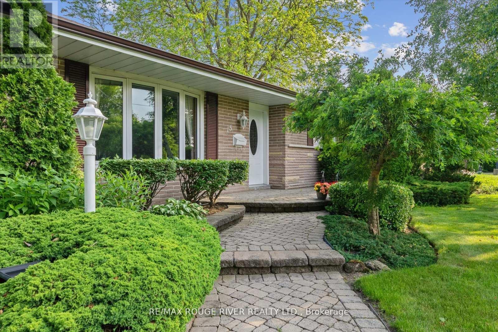 Photo 5 of 15 Westwood Drive, Whitby ON