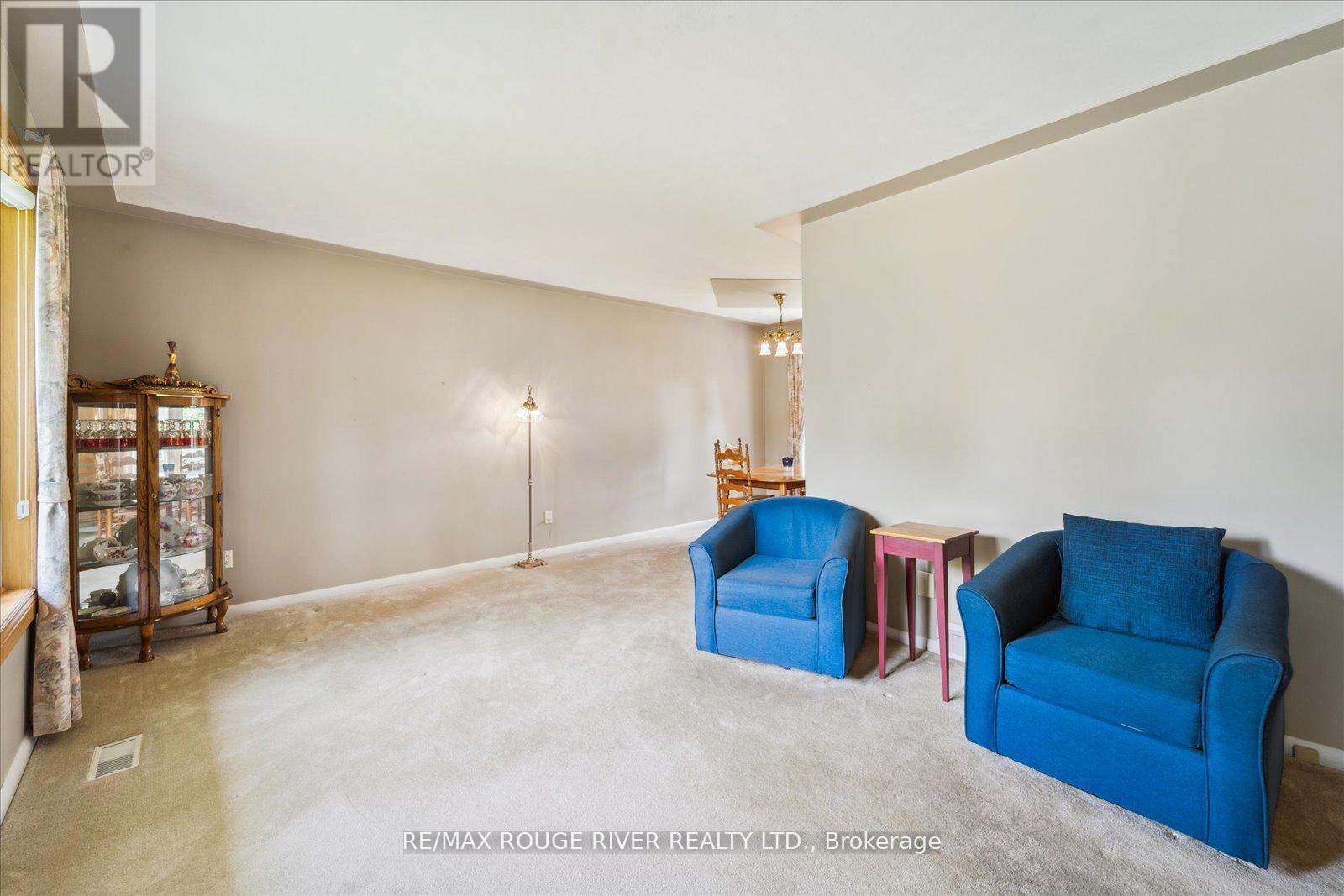 Photo 8 of 15 Westwood Drive, Whitby ON