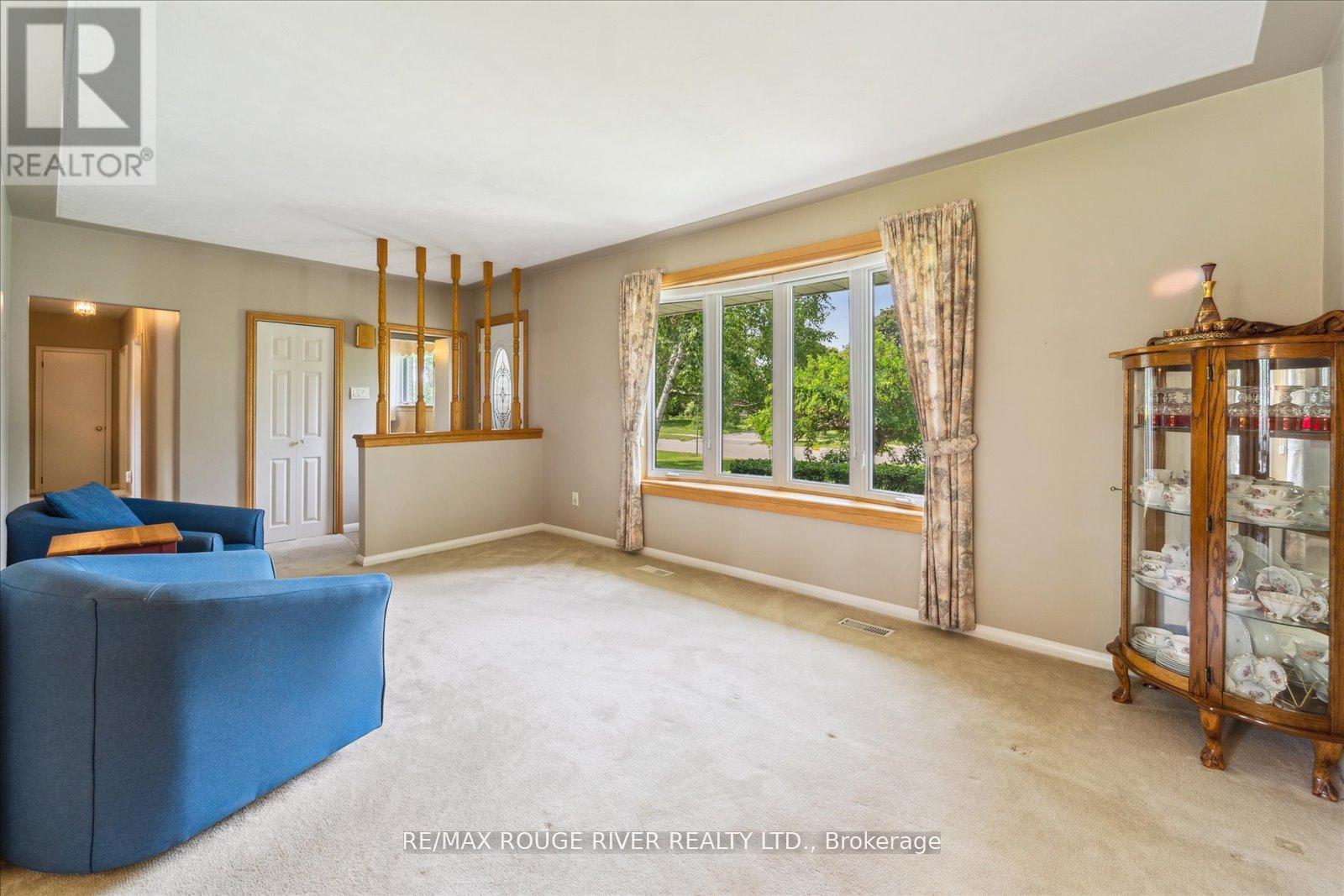 Photo 9 of 15 Westwood Drive, Whitby ON