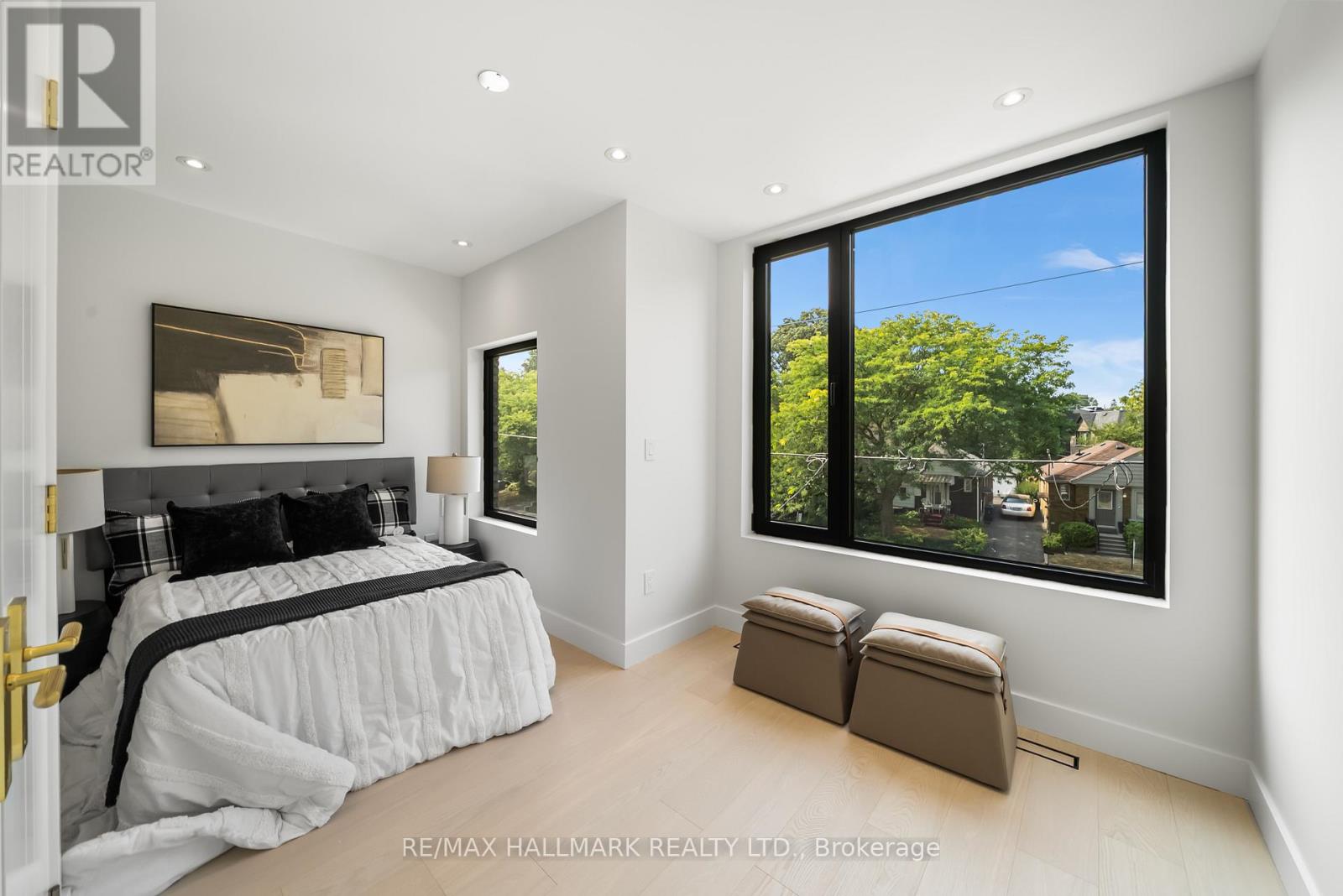 Photo 30 of 16 A Kenrae Road, Toronto ON