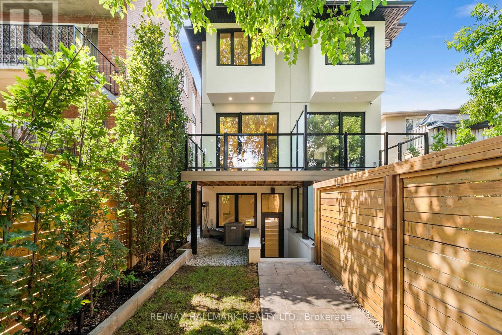 Photo 42 of 16 A Kenrae Road, Toronto ON