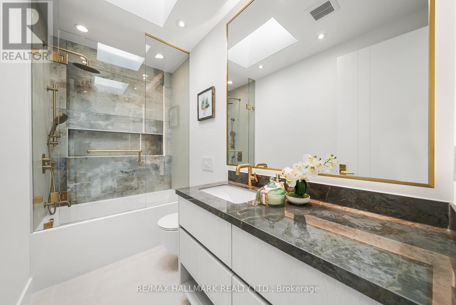 Photo 32 of 16 A Kenrae Road, Toronto ON