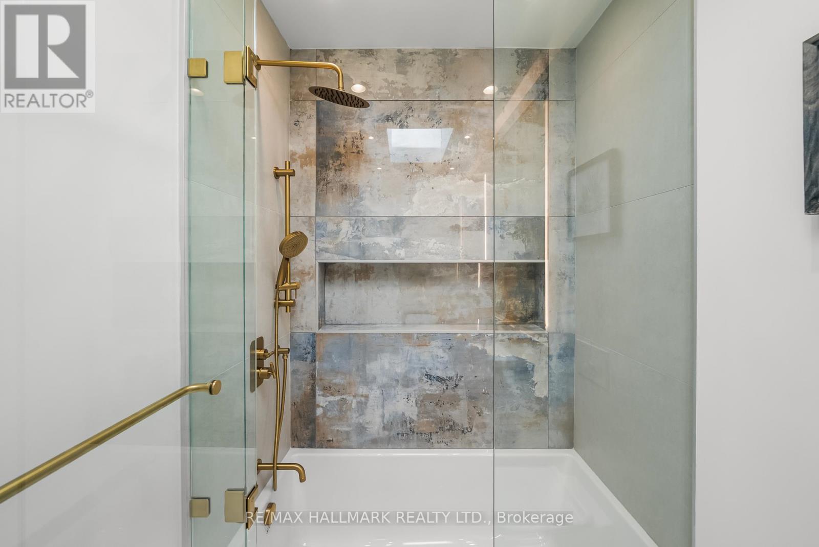 Photo 33 of 16 A Kenrae Road, Toronto ON