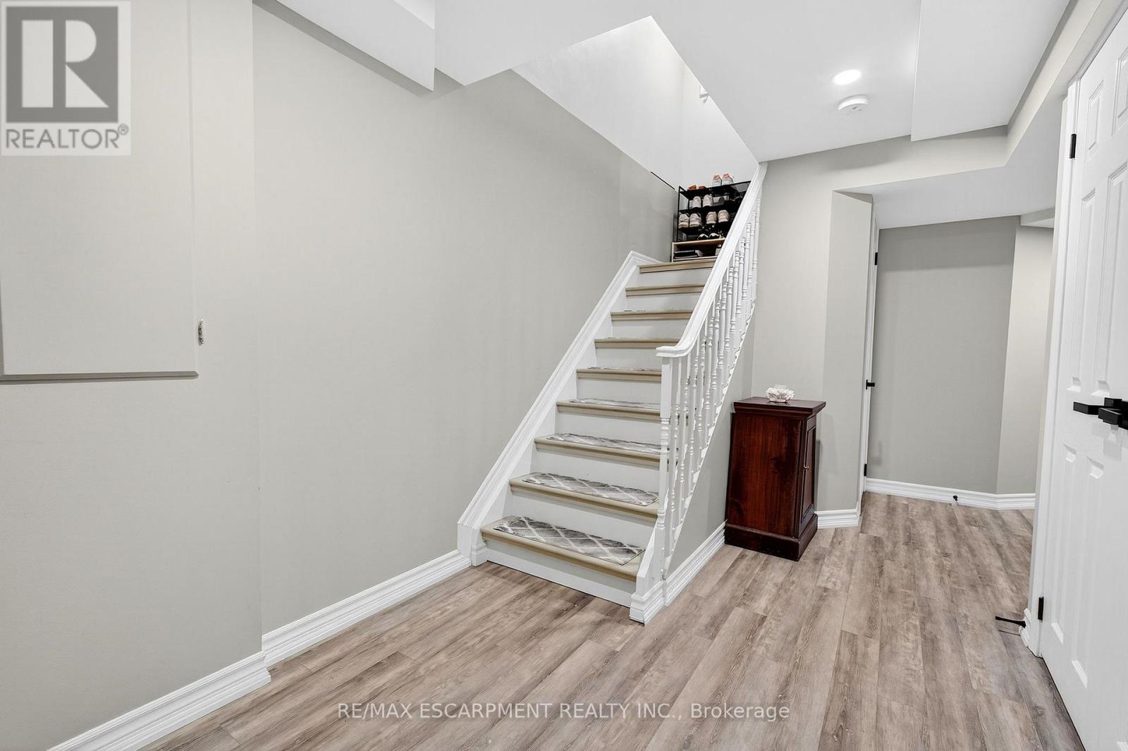 Photo 24 of 4118 Pincay Oaks Lane, Burlington ON