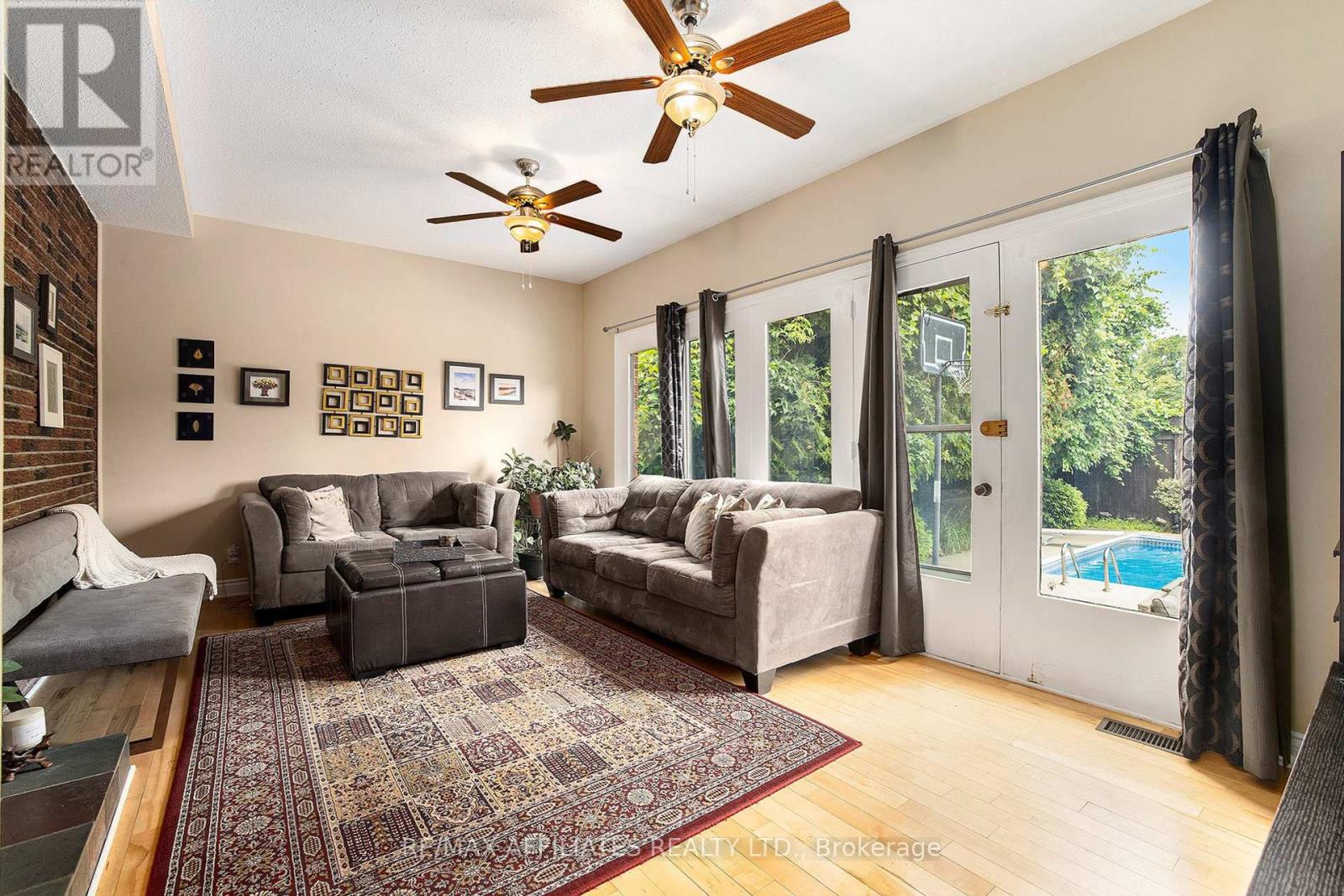Photo 3 of 23 Sioux Crescent, Ottawa ON
