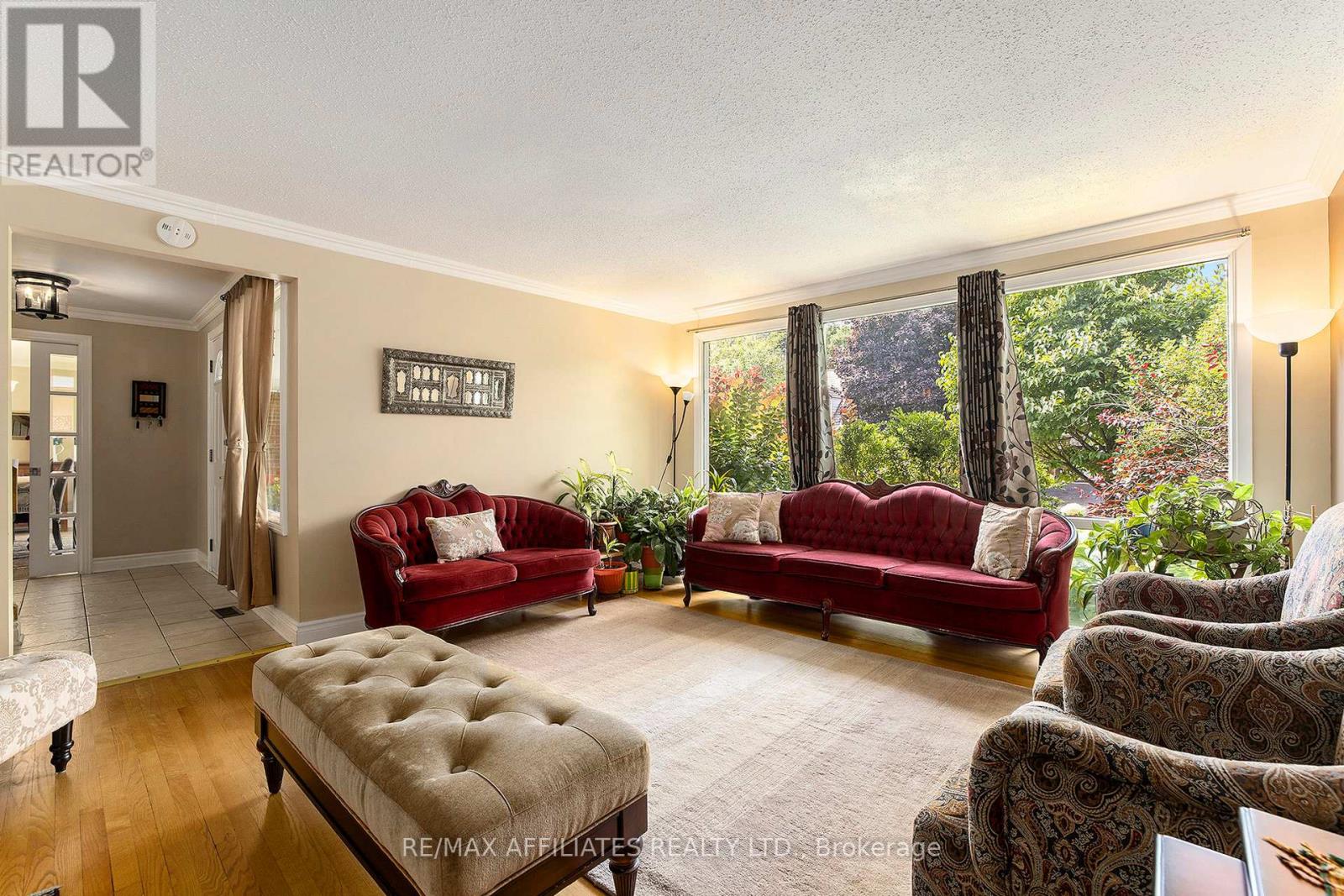 Photo 5 of 23 Sioux Crescent, Ottawa ON