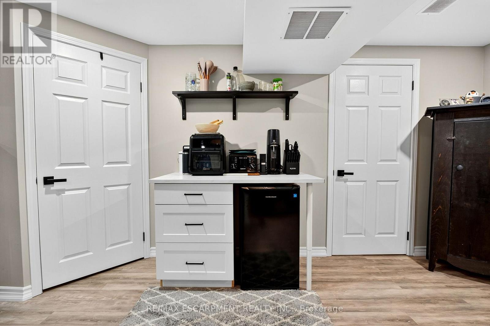 Photo 28 of 4118 Pincay Oaks Lane, Burlington ON