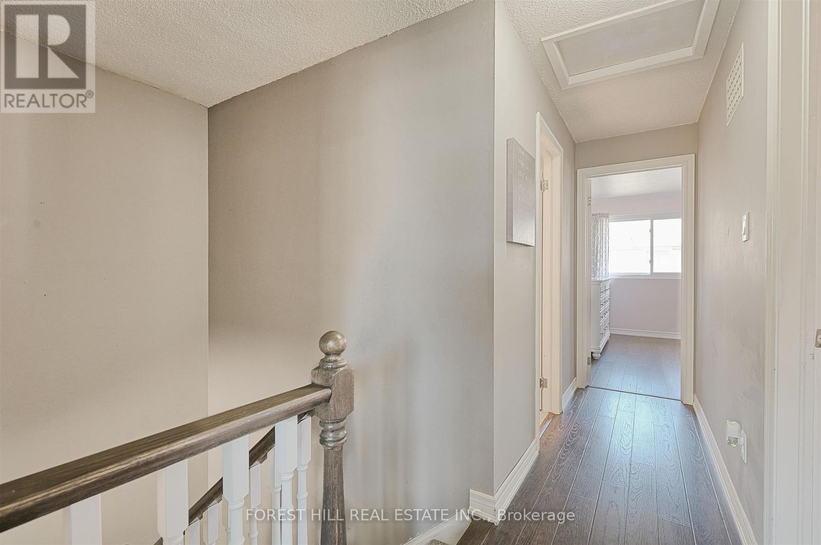 Photo 3 of 17 Rushmore Crescent, Brampton ON