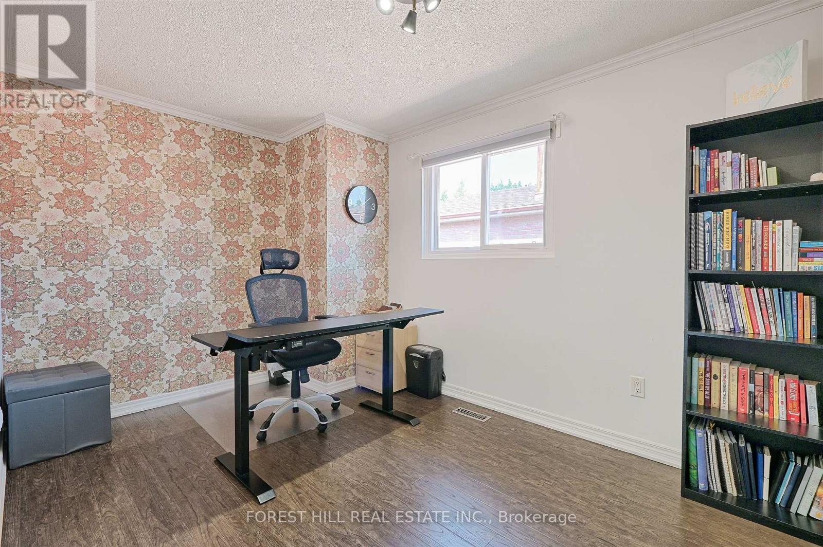 Photo 2 of 17 Rushmore Crescent, Brampton ON