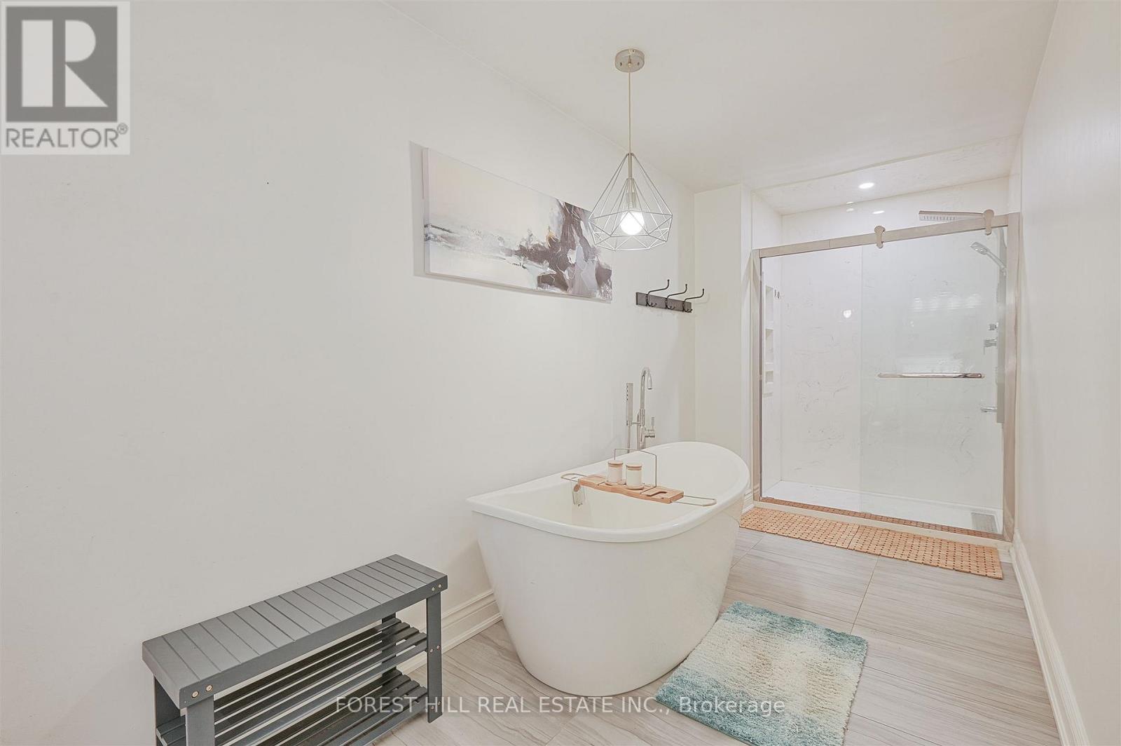 Photo 7 of 17 Rushmore Crescent, Brampton ON