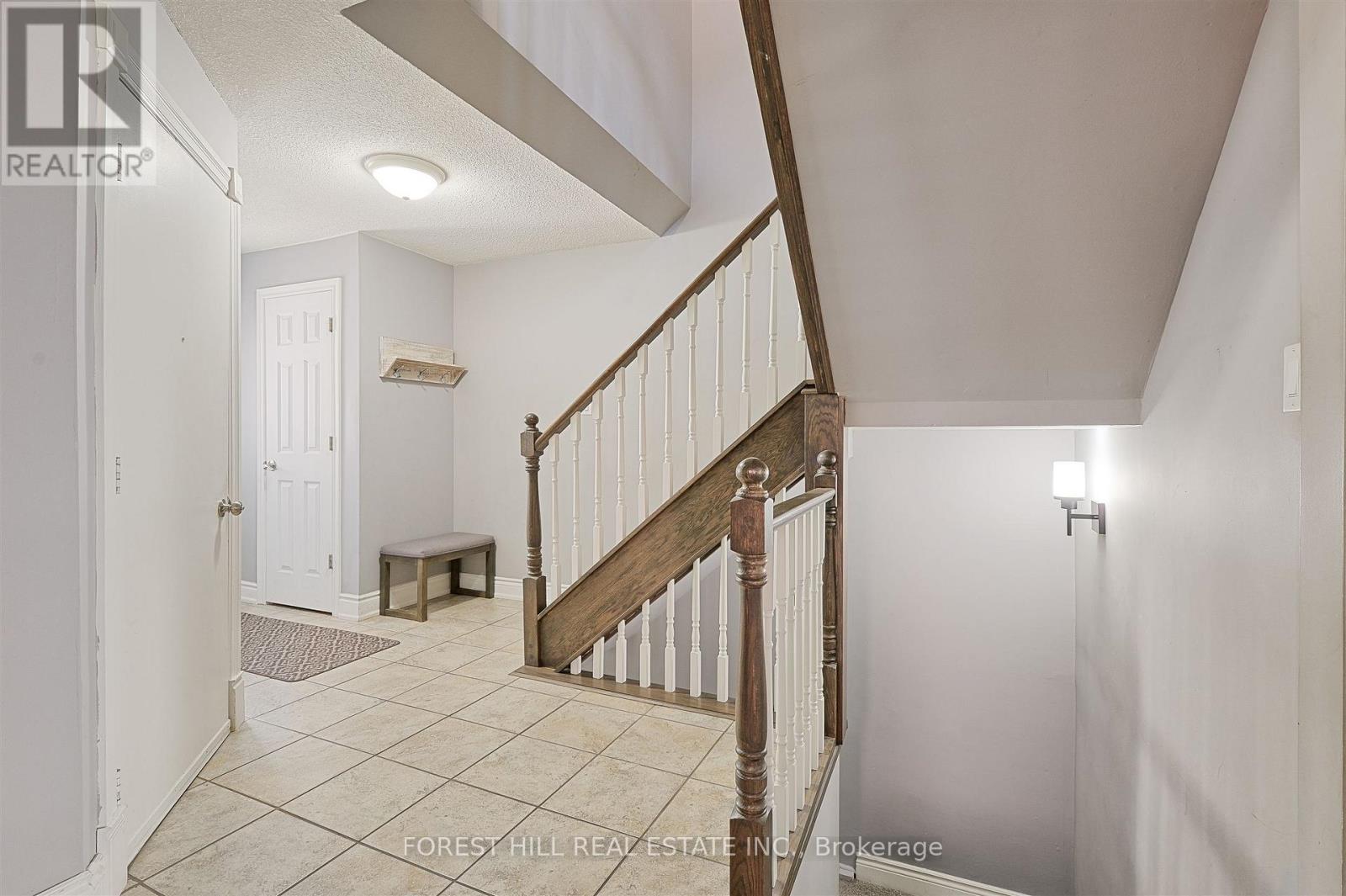 Photo 13 of 17 Rushmore Crescent, Brampton ON