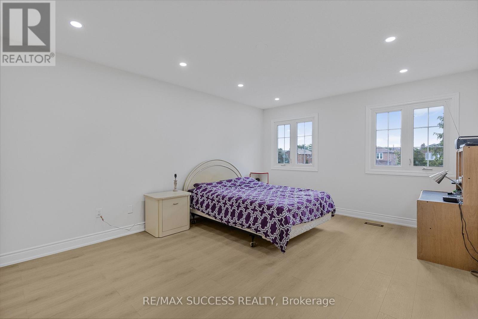 Photo 2 of 4631 Penhallow Road, Mississauga ON