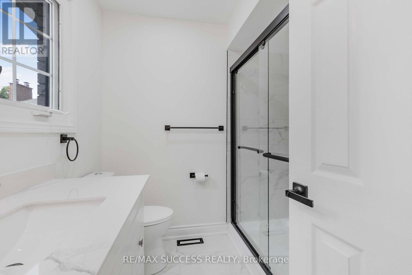 Photo 4 of 4631 Penhallow Road, Mississauga ON
