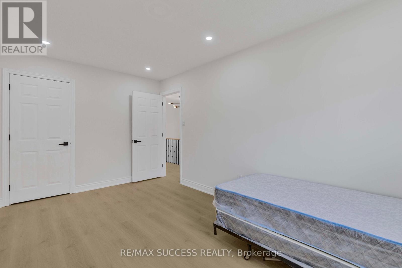 Photo 3 of 4631 Penhallow Road, Mississauga ON