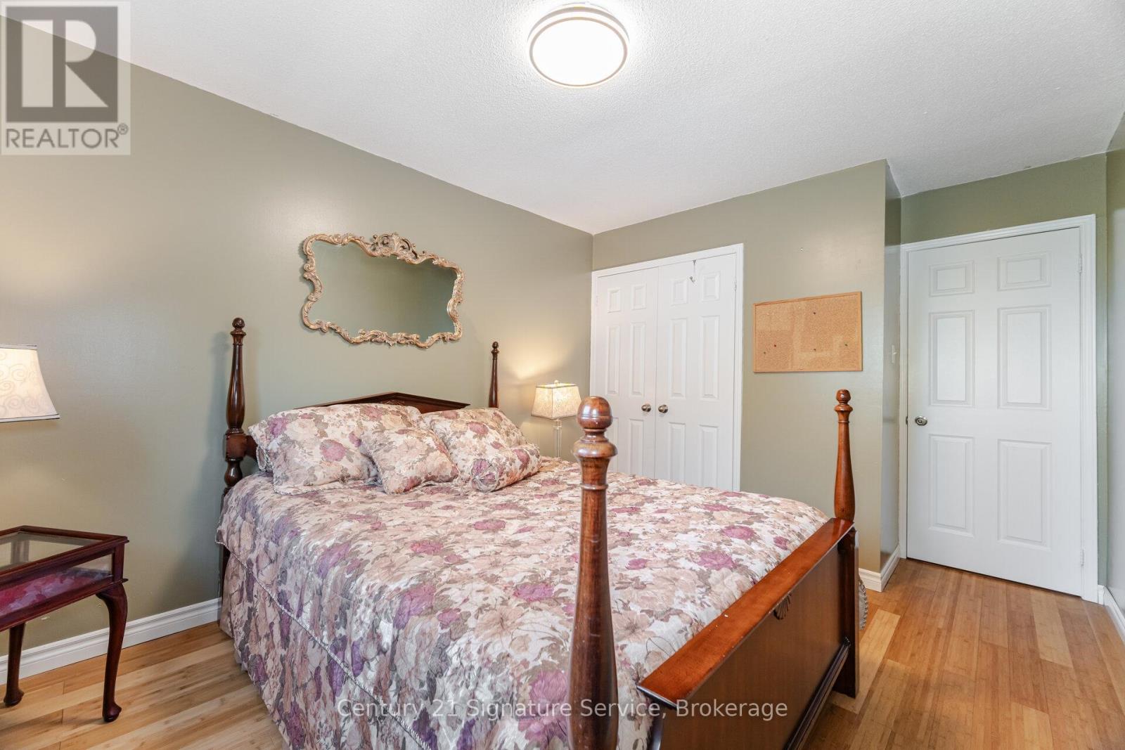 Photo 7 of 5955 Ladyburn Crescent, Mississauga ON