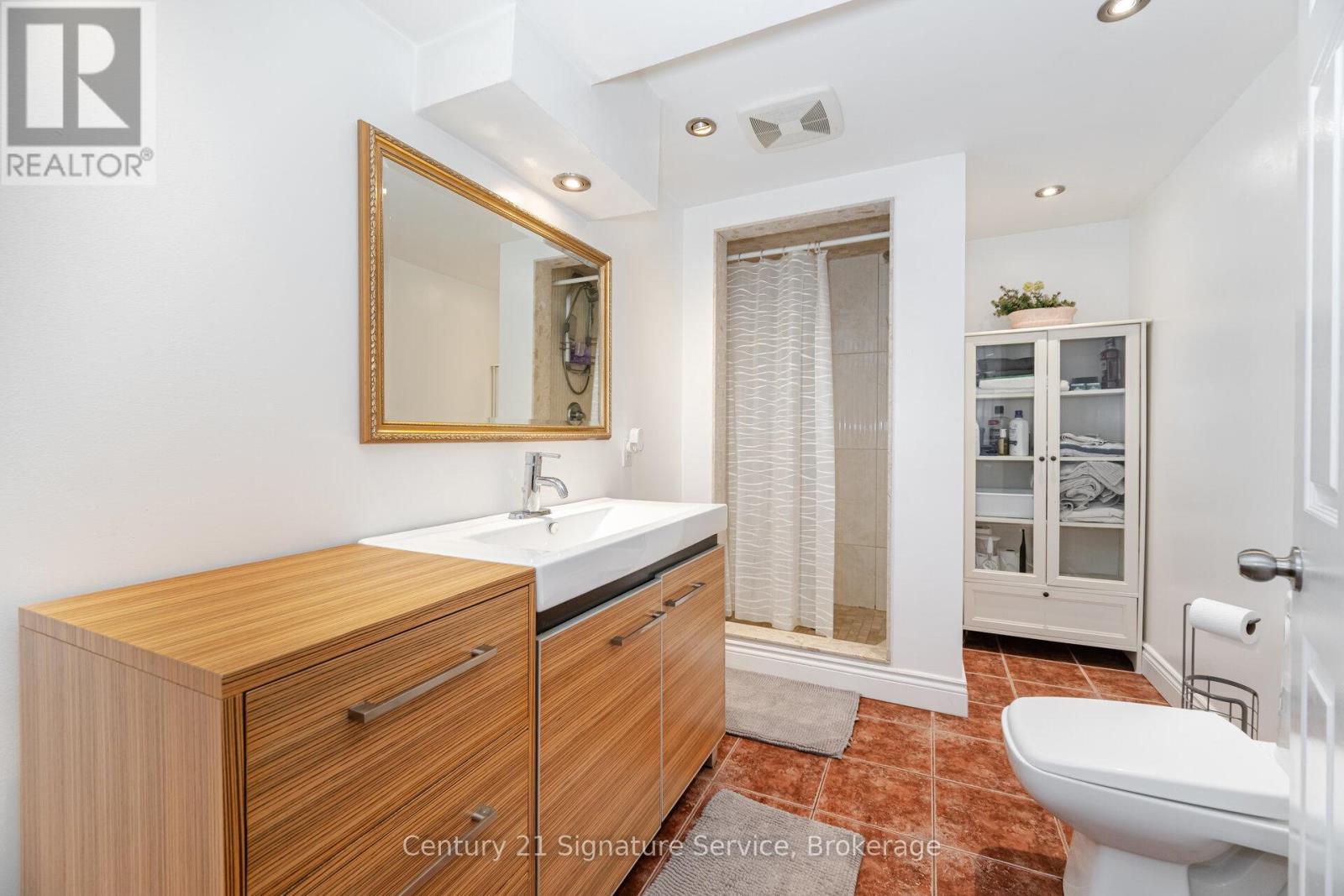 Photo 3 of 5955 Ladyburn Crescent, Mississauga ON