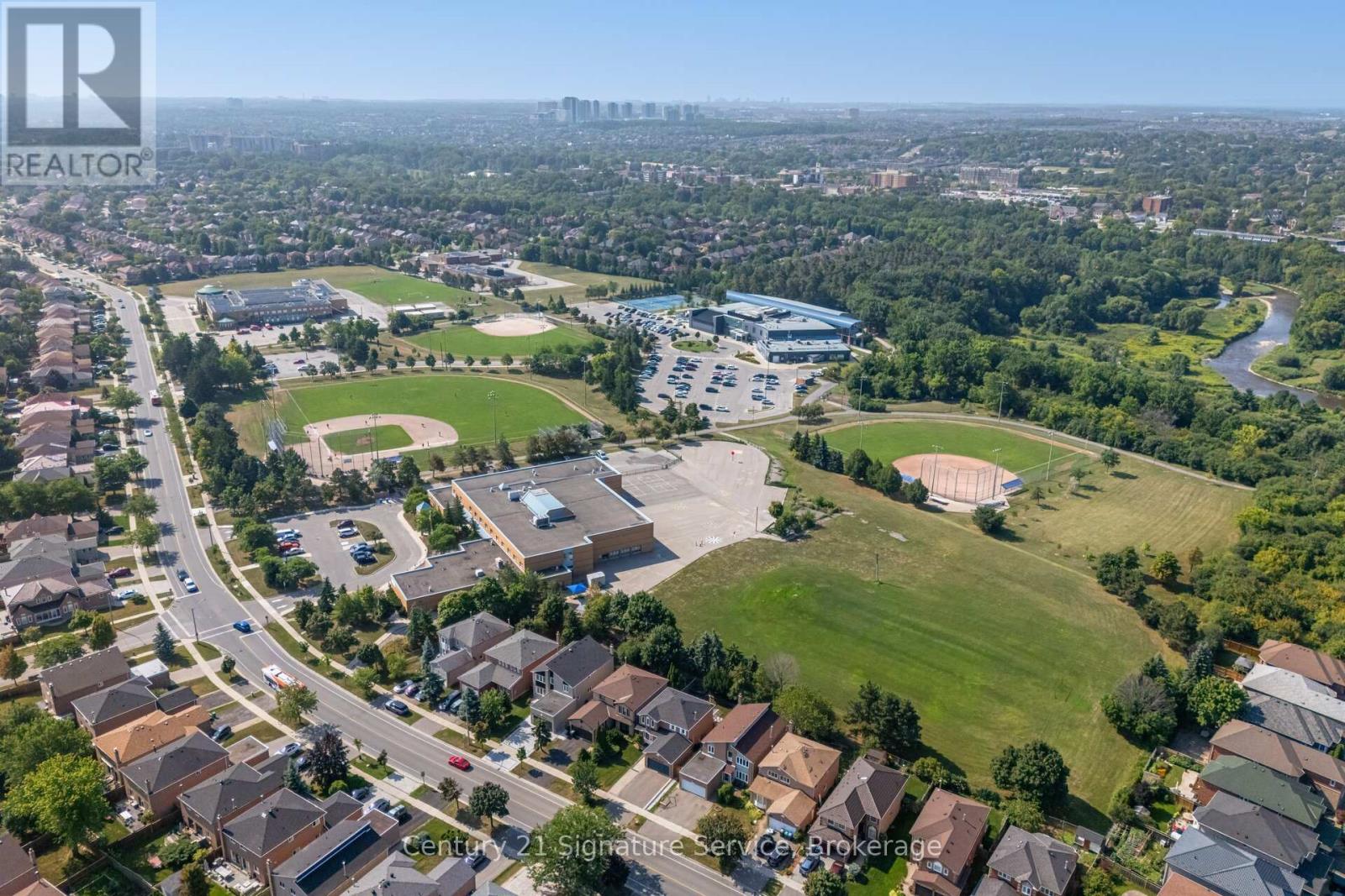 Photo 27 of 5955 Ladyburn Crescent, Mississauga ON