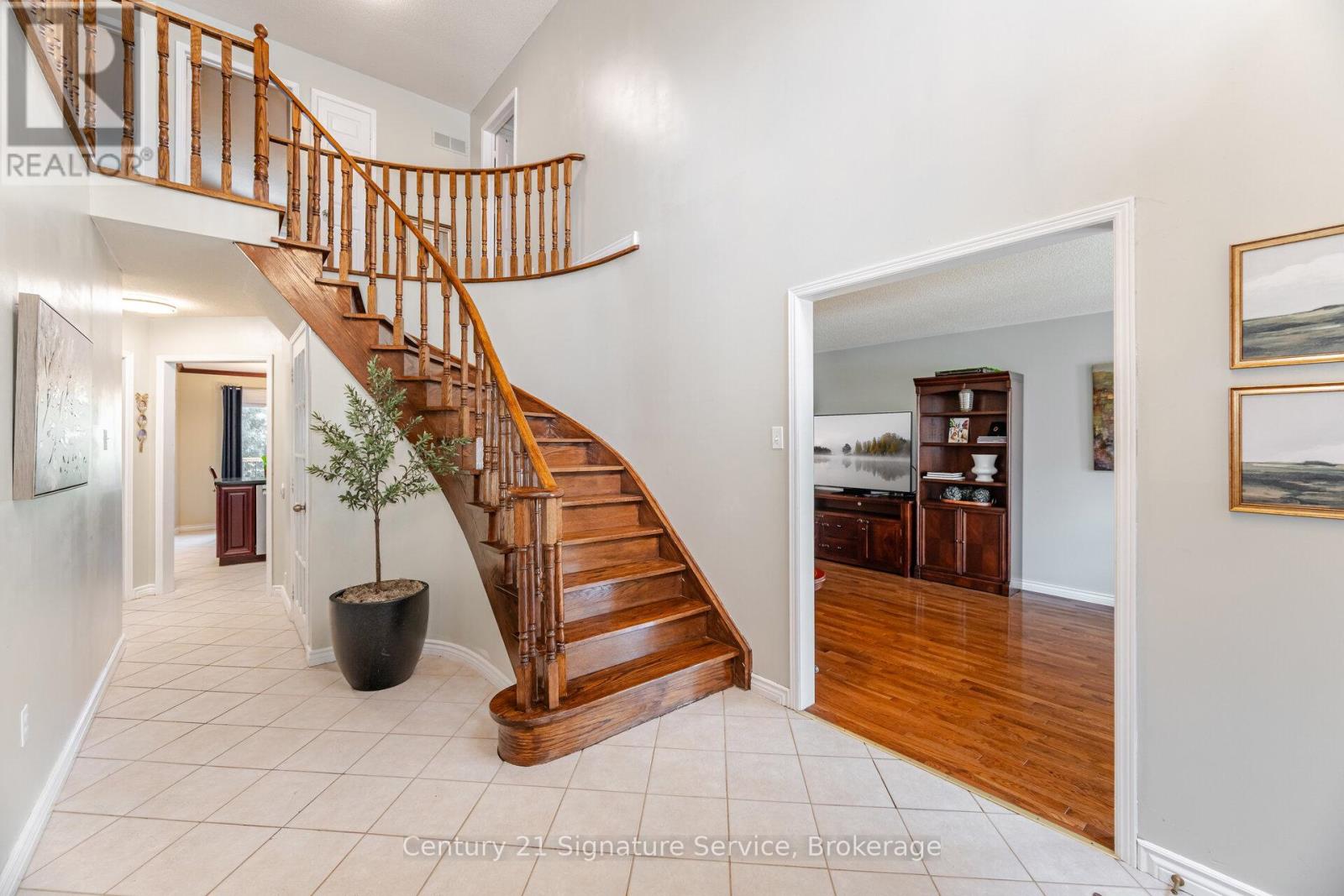 Photo 10 of 5955 Ladyburn Crescent, Mississauga ON