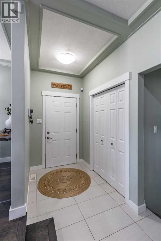 Single Family House 4 Level for Sale in  Violet Court SE Connaught Medicine Hat 