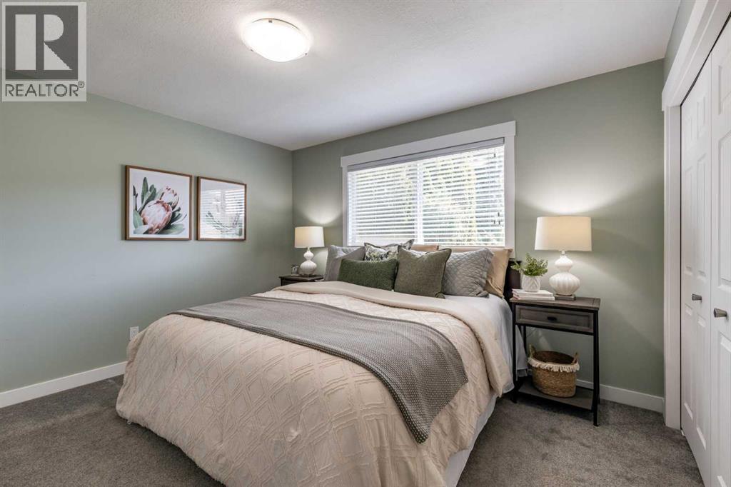Single Family House 4 Level for Sale in  Violet Court SE Connaught Medicine Hat 