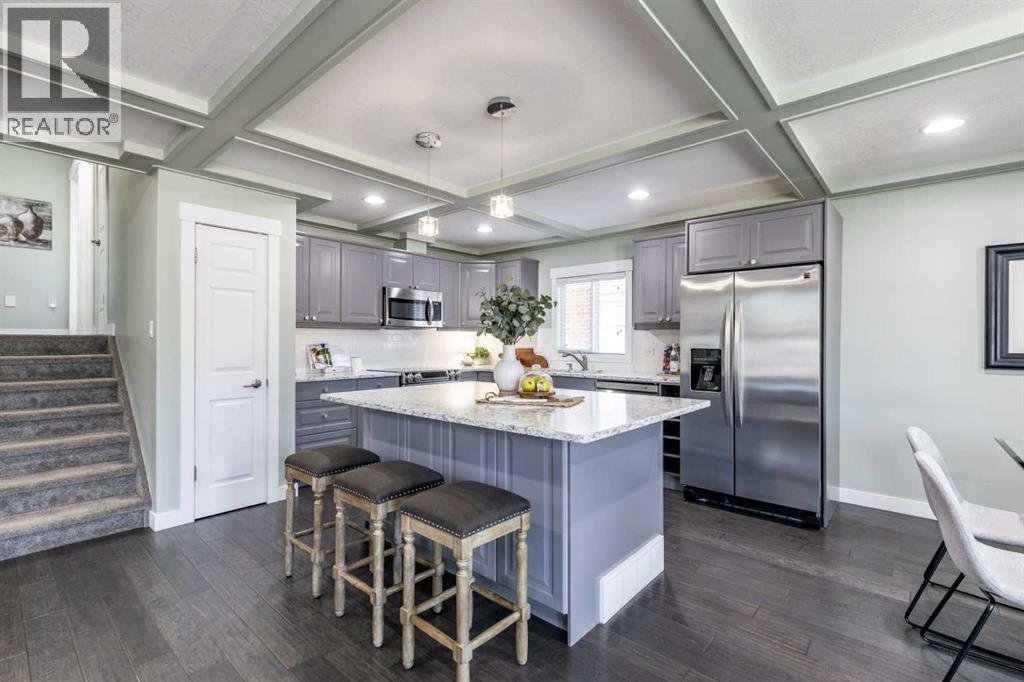 Single Family House 4 Level for Sale in  Violet Court SE Connaught Medicine Hat 