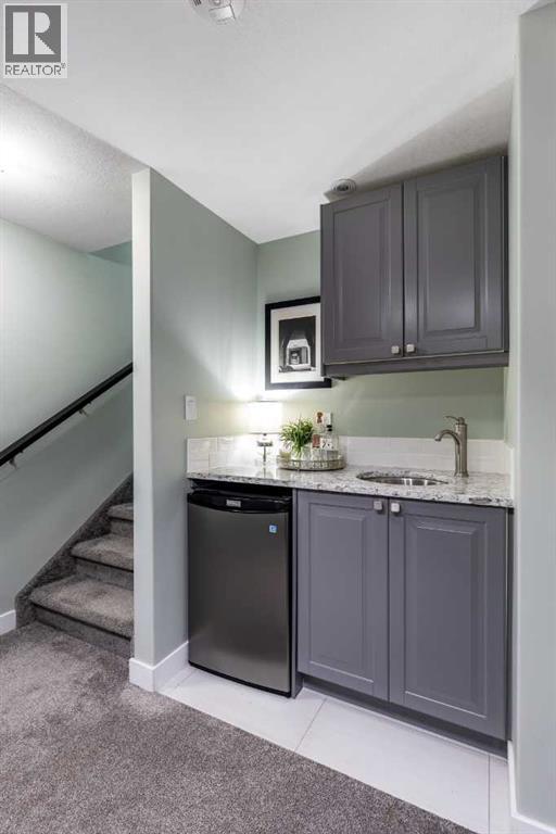 Single Family House 4 Level for Sale in  Violet Court SE Connaught Medicine Hat 