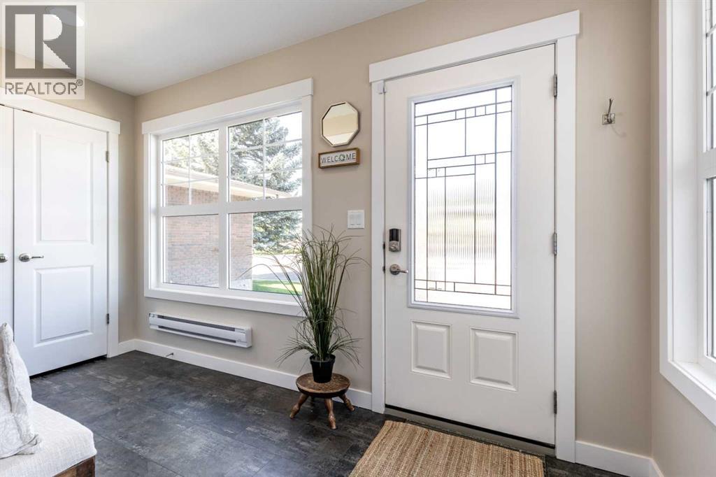 Single Family House 4 Level for Sale in  Violet Court SE Connaught Medicine Hat 