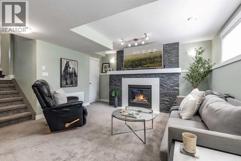 Single Family House 4 Level for Sale in  Violet Court SE Connaught Medicine Hat 