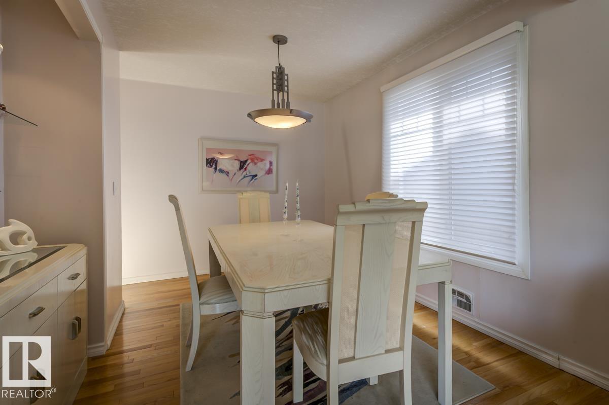 Photo 11 of 9437 144 St Nw, Edmonton AB