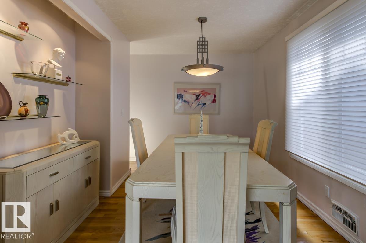 Photo 12 of 9437 144 St Nw, Edmonton AB