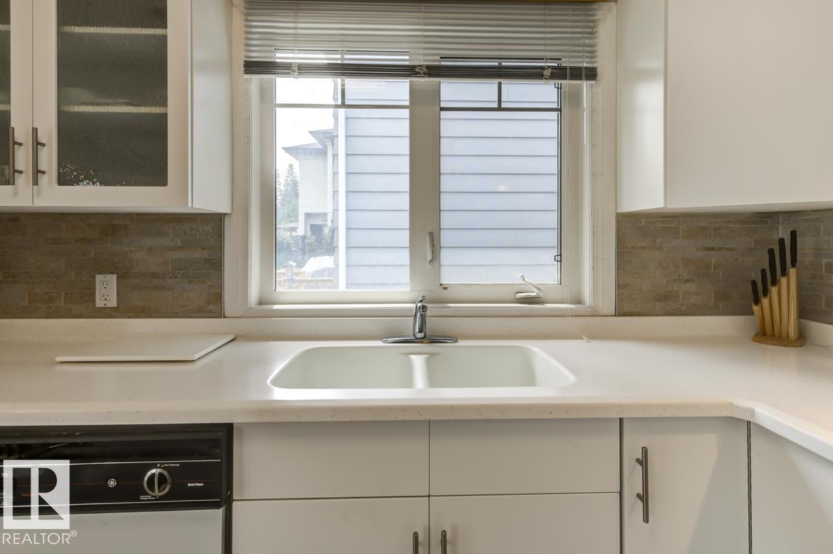Photo 31 of 9437 144 St Nw, Edmonton AB