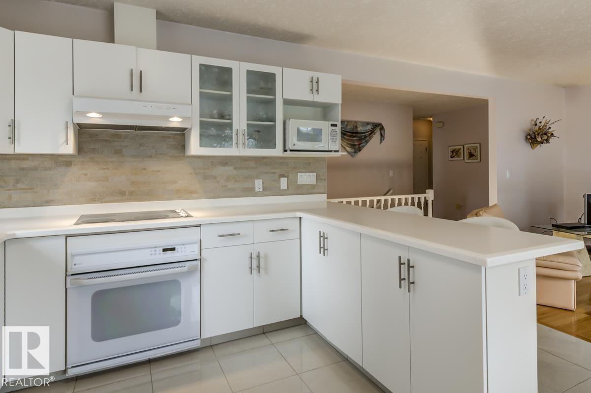 Photo 32 of 9437 144 St Nw, Edmonton AB