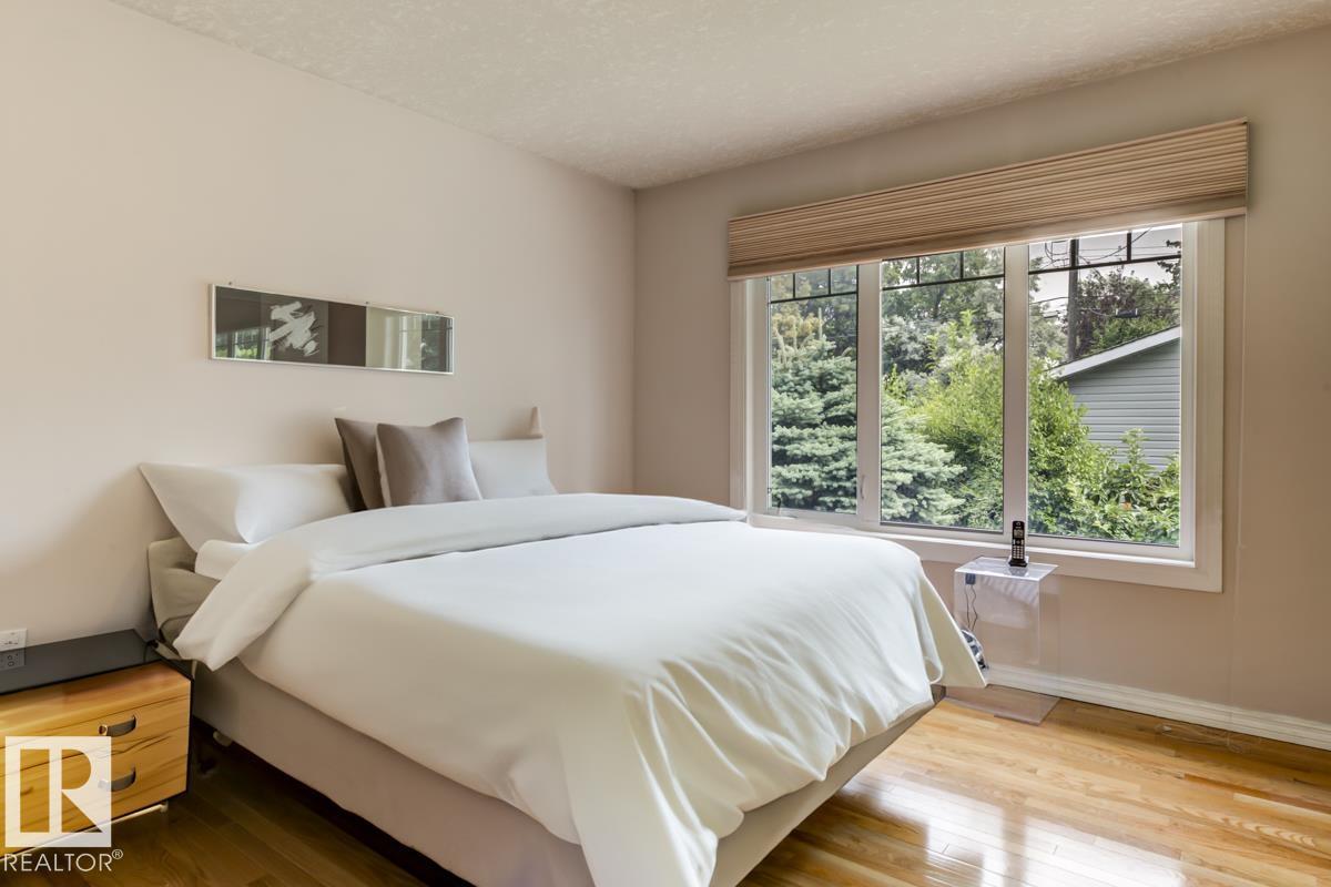Photo 37 of 9437 144 St Nw, Edmonton AB