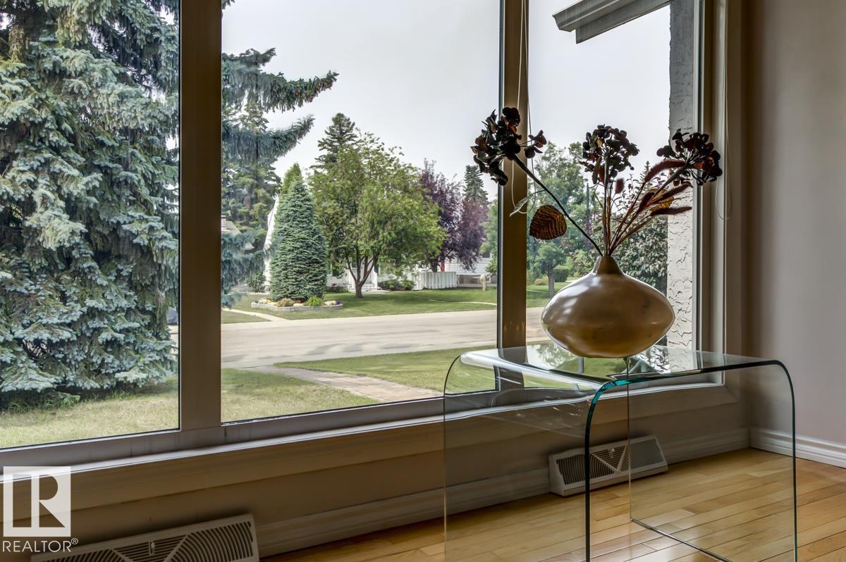 Photo 9 of 9437 144 St Nw, Edmonton AB