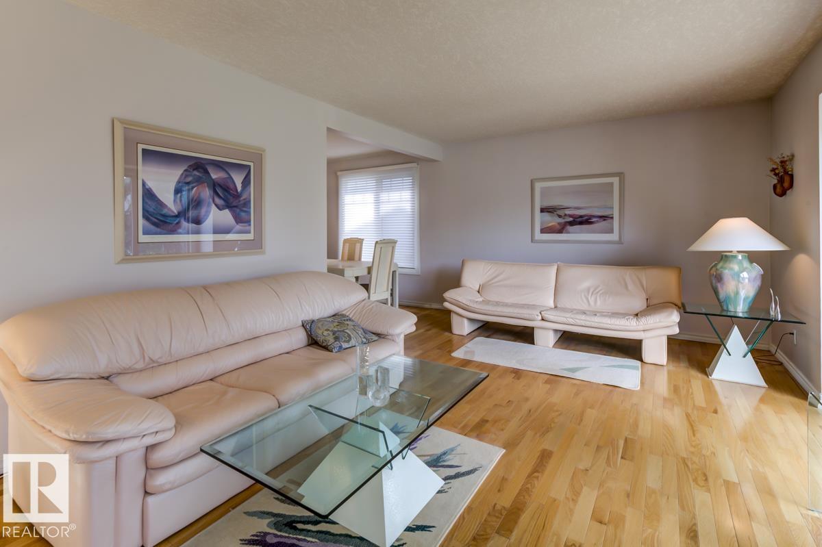 Photo 6 of 9437 144 St Nw, Edmonton AB