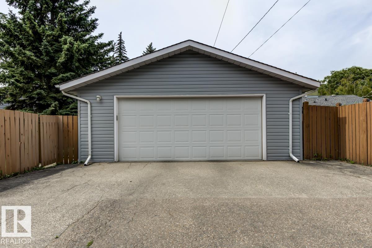 Photo 57 of 9437 144 St Nw, Edmonton AB