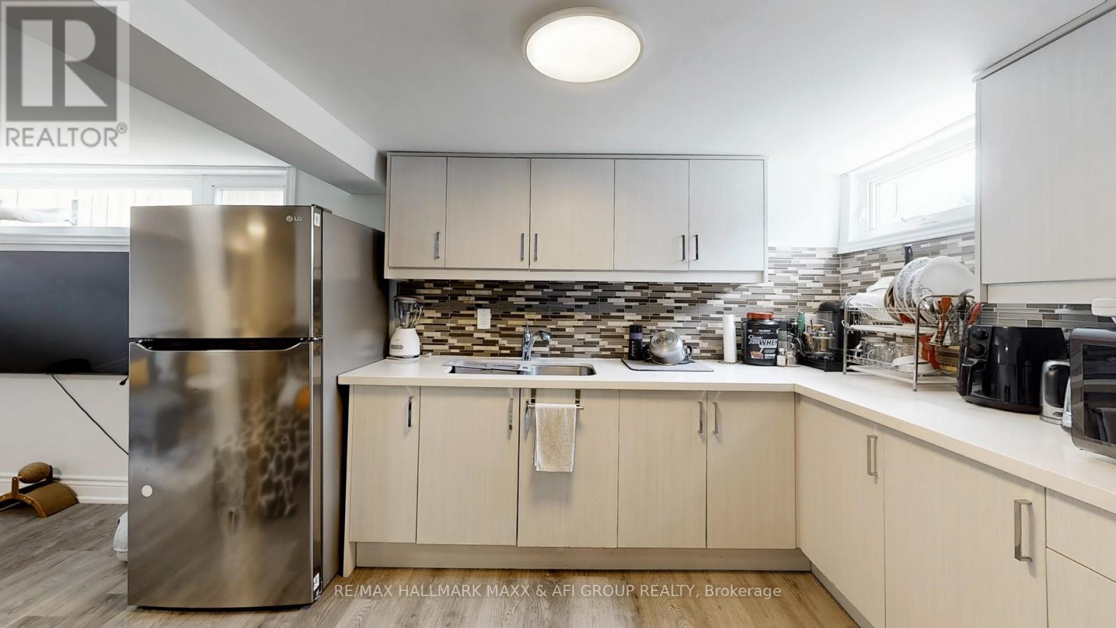 Photo 34 of 319 Taylor Mills Drive N, Richmond Hill ON