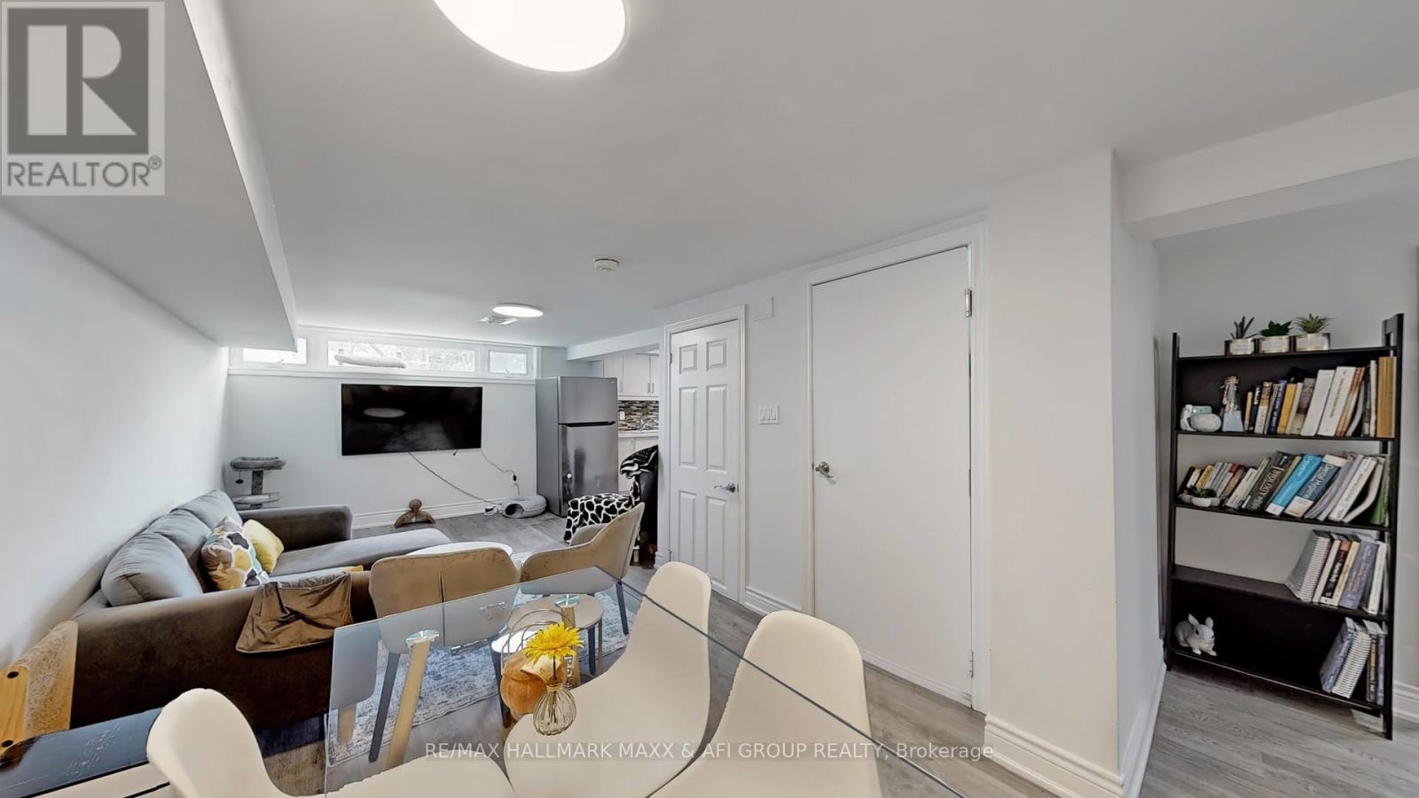 Photo 48 of 319 Taylor Mills Drive N, Richmond Hill ON
