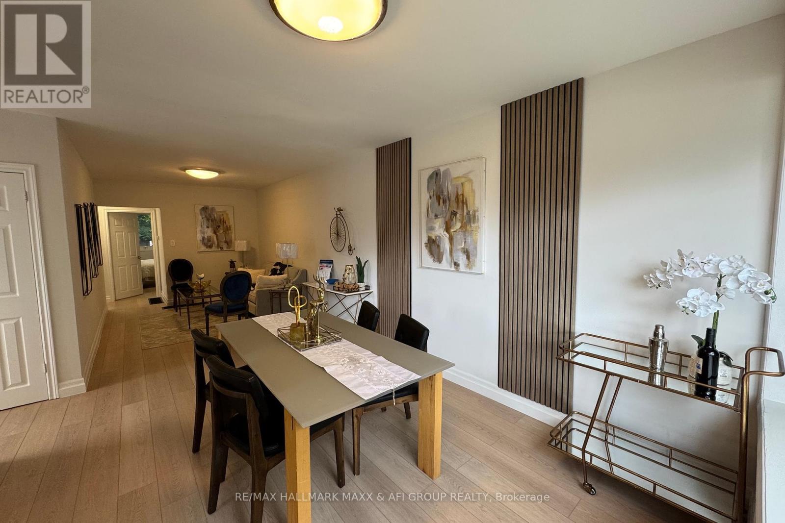 Photo 4 of 319 Taylor Mills Drive N, Richmond Hill ON