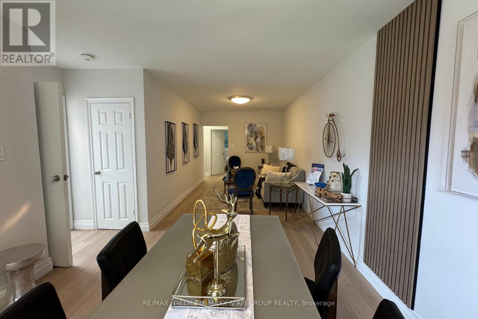 Photo 6 of 319 Taylor Mills Drive N, Richmond Hill ON